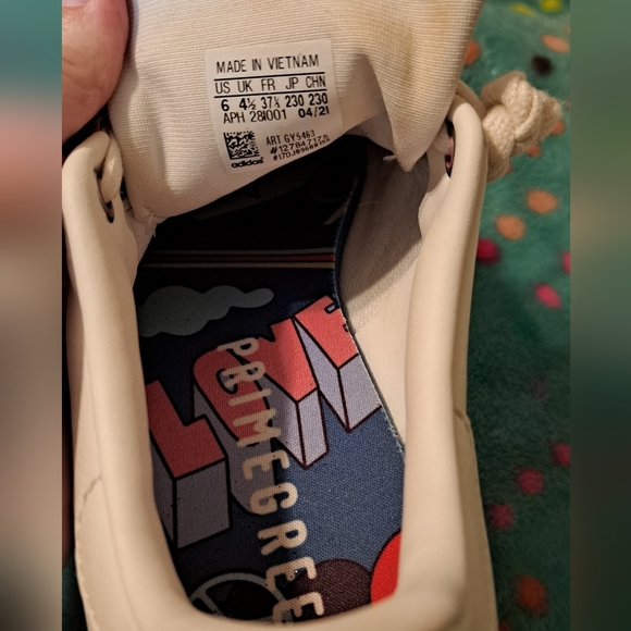 Excellent condition Stan Smith Adidas size 6 sneakers. - Picture 4 of 8